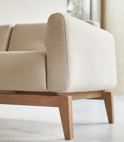 Bank in massief eiken en ecru stof, 2-zit