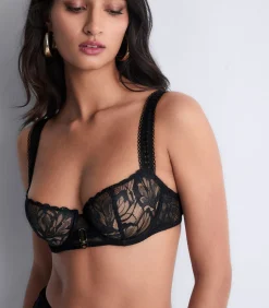 Beha met cups After Hours