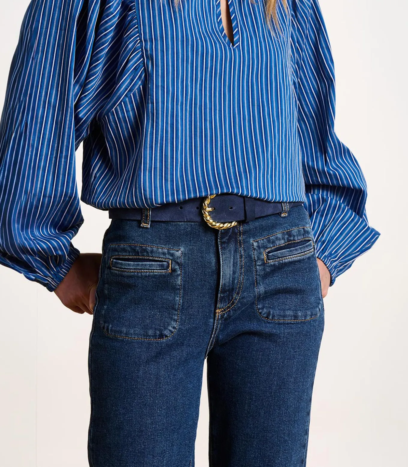 Blauwe leren riem met gedraaide gesp