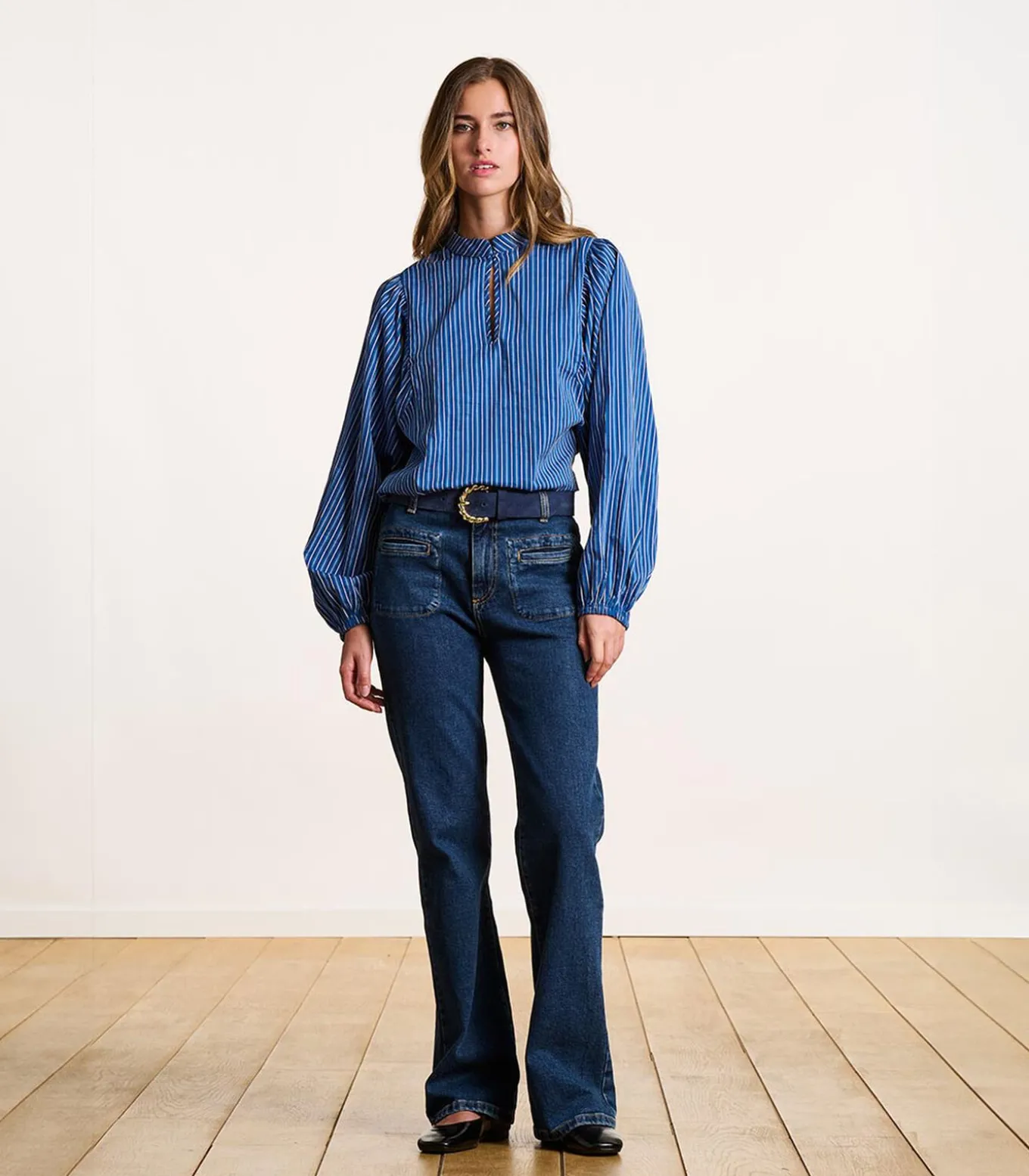 Blauwe leren riem met gedraaide gesp