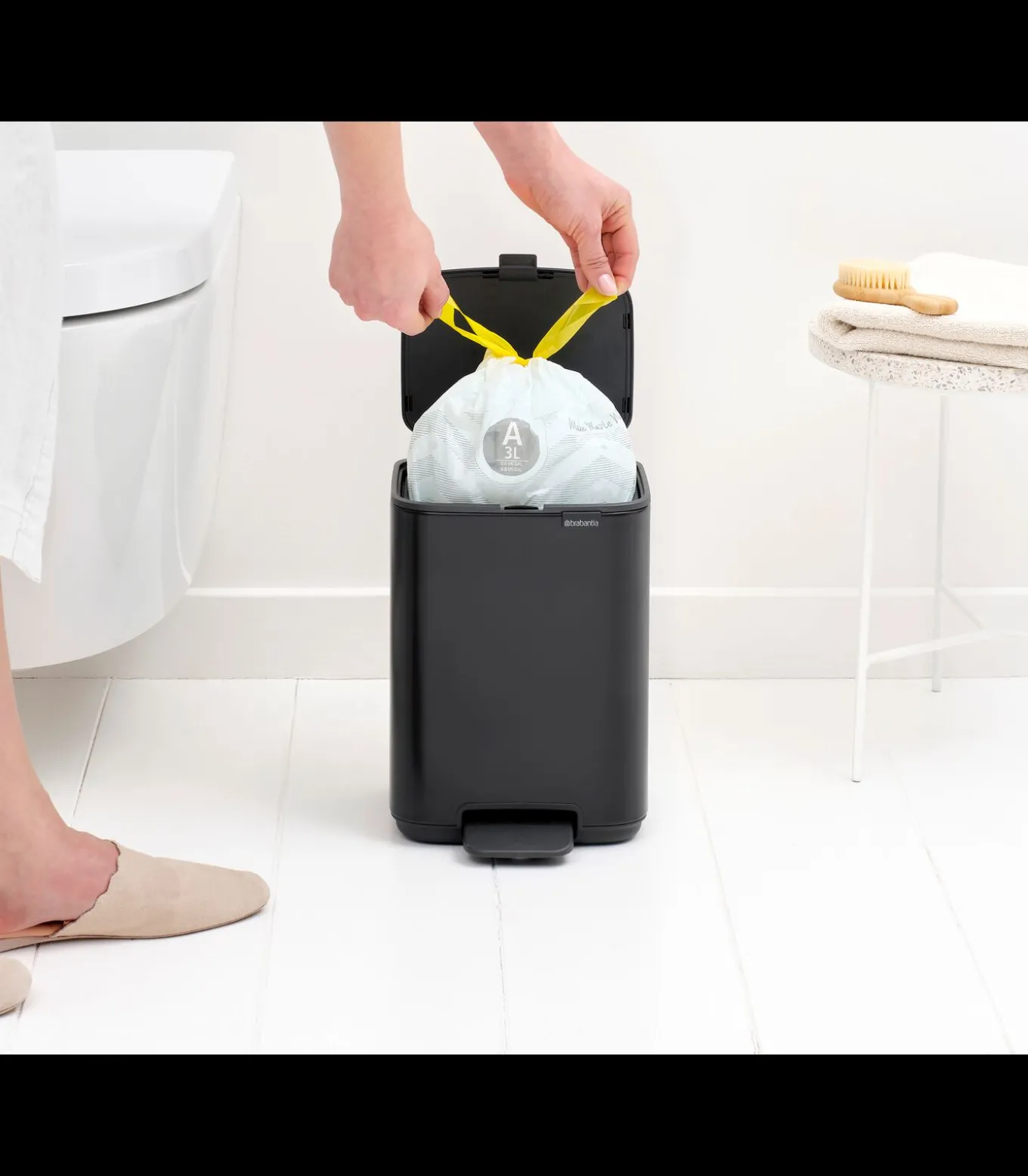 Brabantia Bo Pedaalemmer, 4 liter, stil sluitend, kunststof binnenemmer - Matt Black