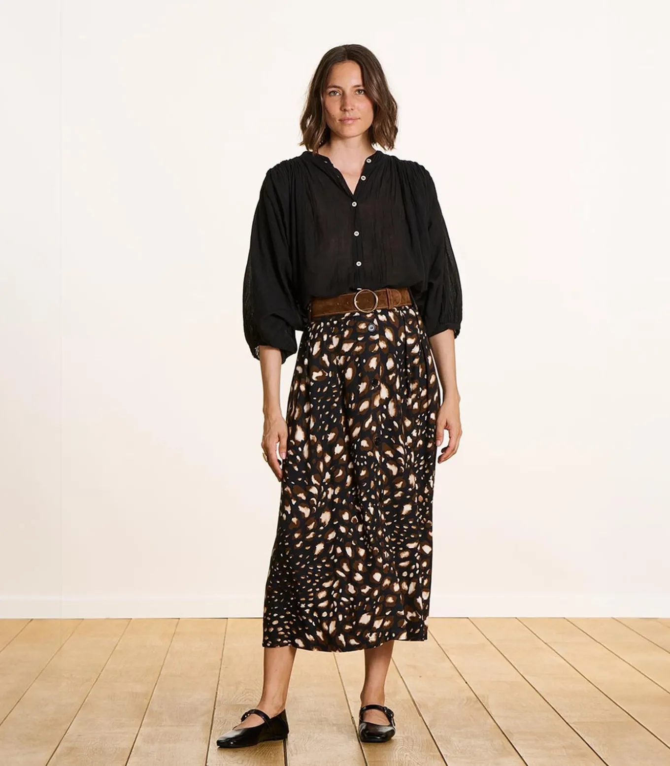 Bruine splitleren riem met doorstiksels