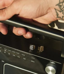 EAR CUFF GIVE ME A HAND