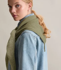 Fijn gebreide driehoekige sjaal