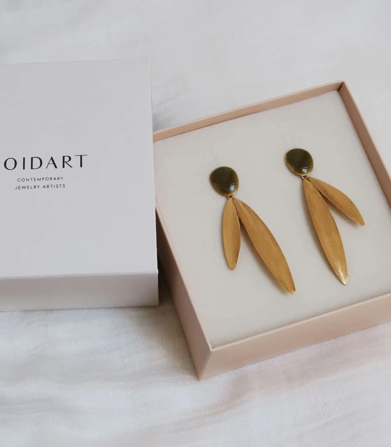 Gouden oorbellen Olivia met twee bladeren