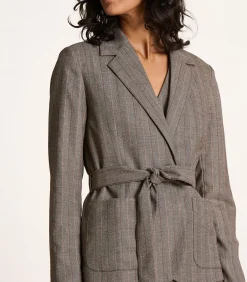 Grijze ceintuurjas met strepen