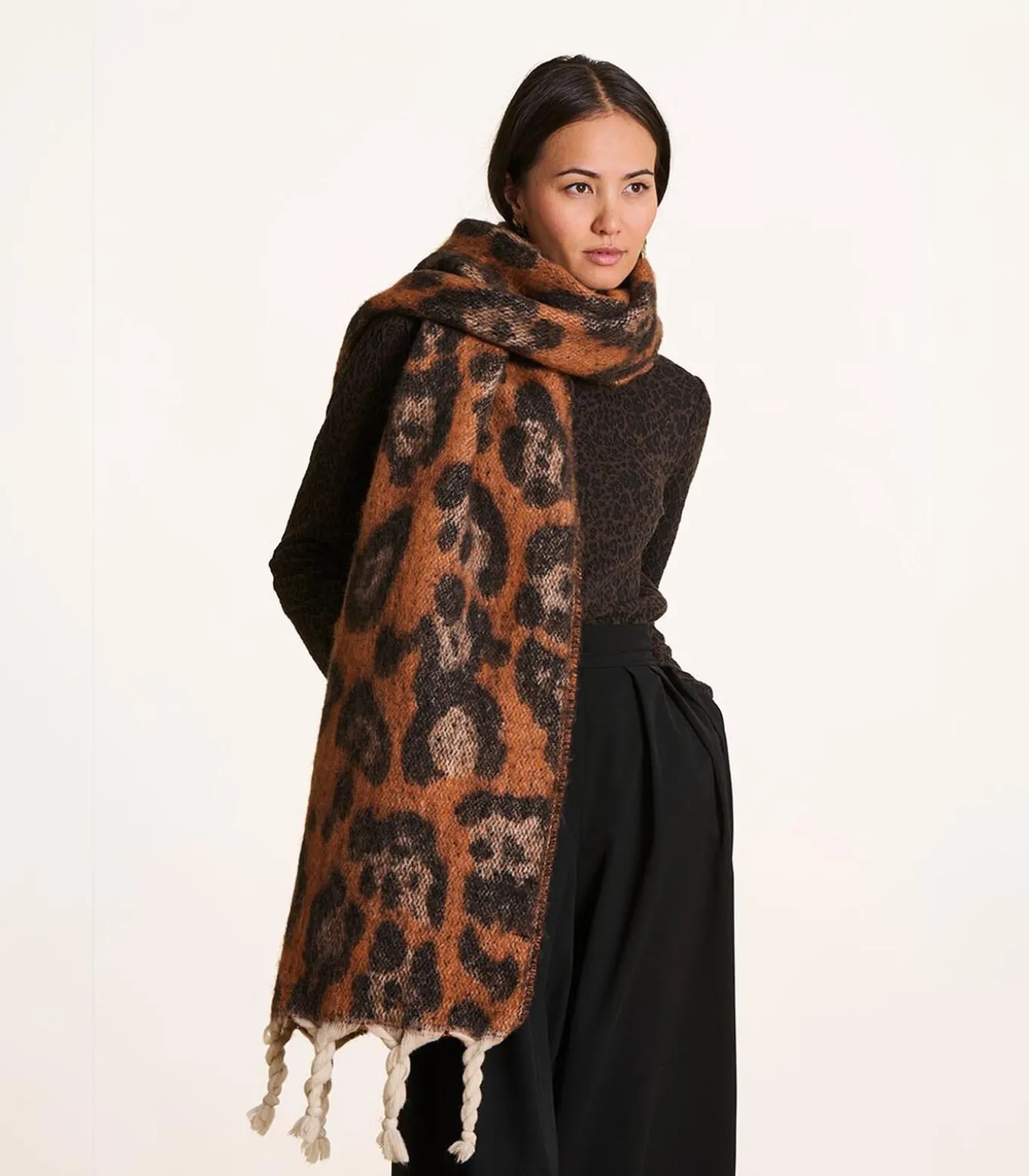 Grote bruine luipaardsjaal