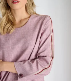 Kleedje in roze met contrastlint op de schouders