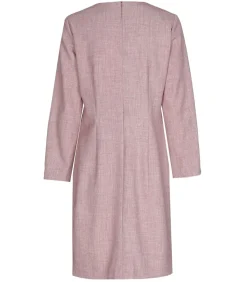 Kleedje in roze met contrastlint op de schouders