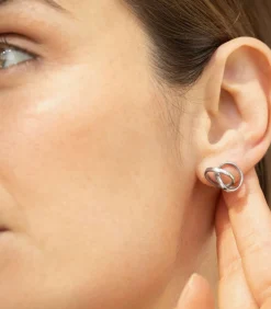 Kleine zilveren Embolic oorbellen