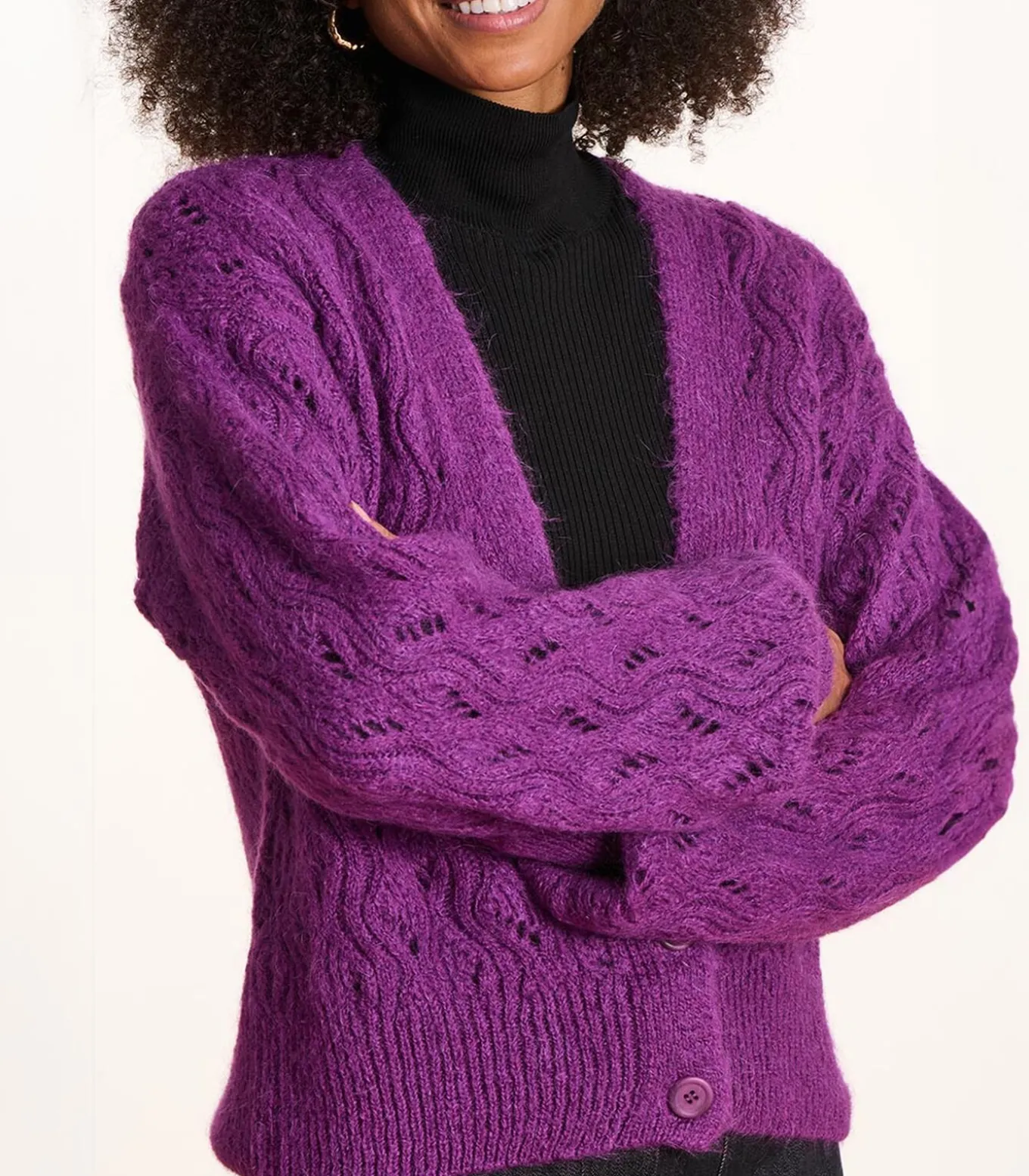 Korte paarse gilet in opengewerkte stof