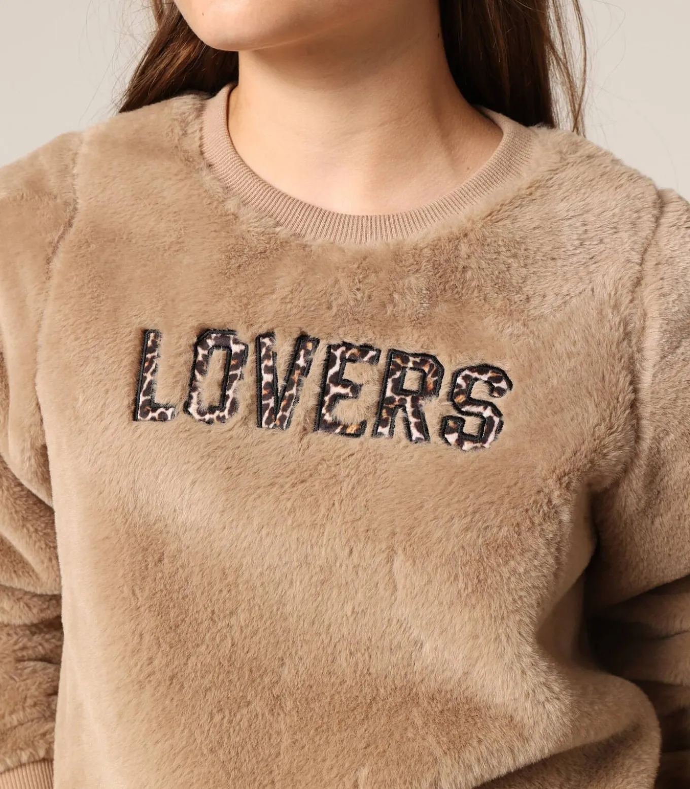 KYLERA - Sweatshirt van imitatiebont met "LOVERS"-borduursel