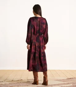 Lange rode satijnen jurk met print