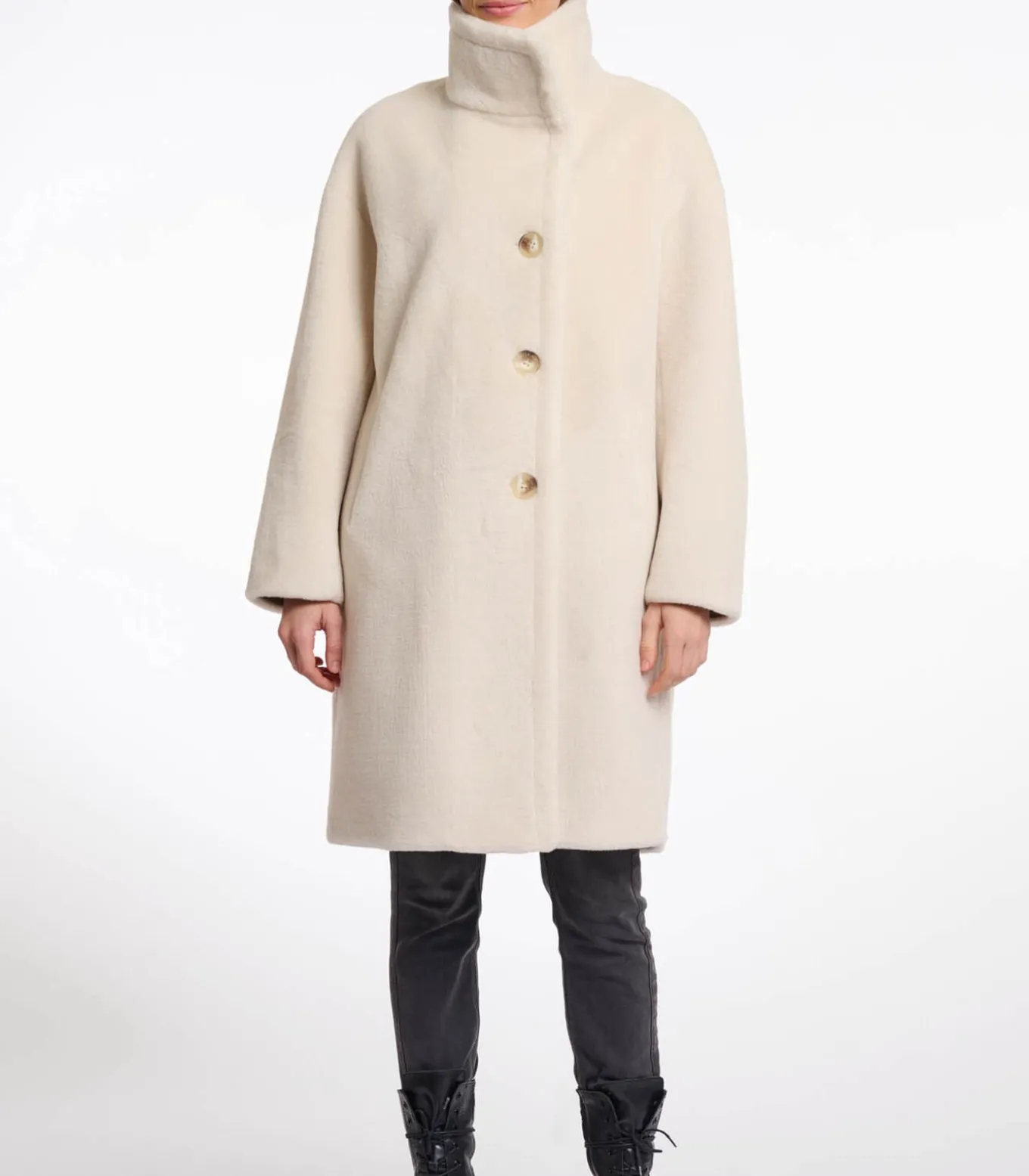 Mantel van imitatiebont met hoge kraag Berk 42