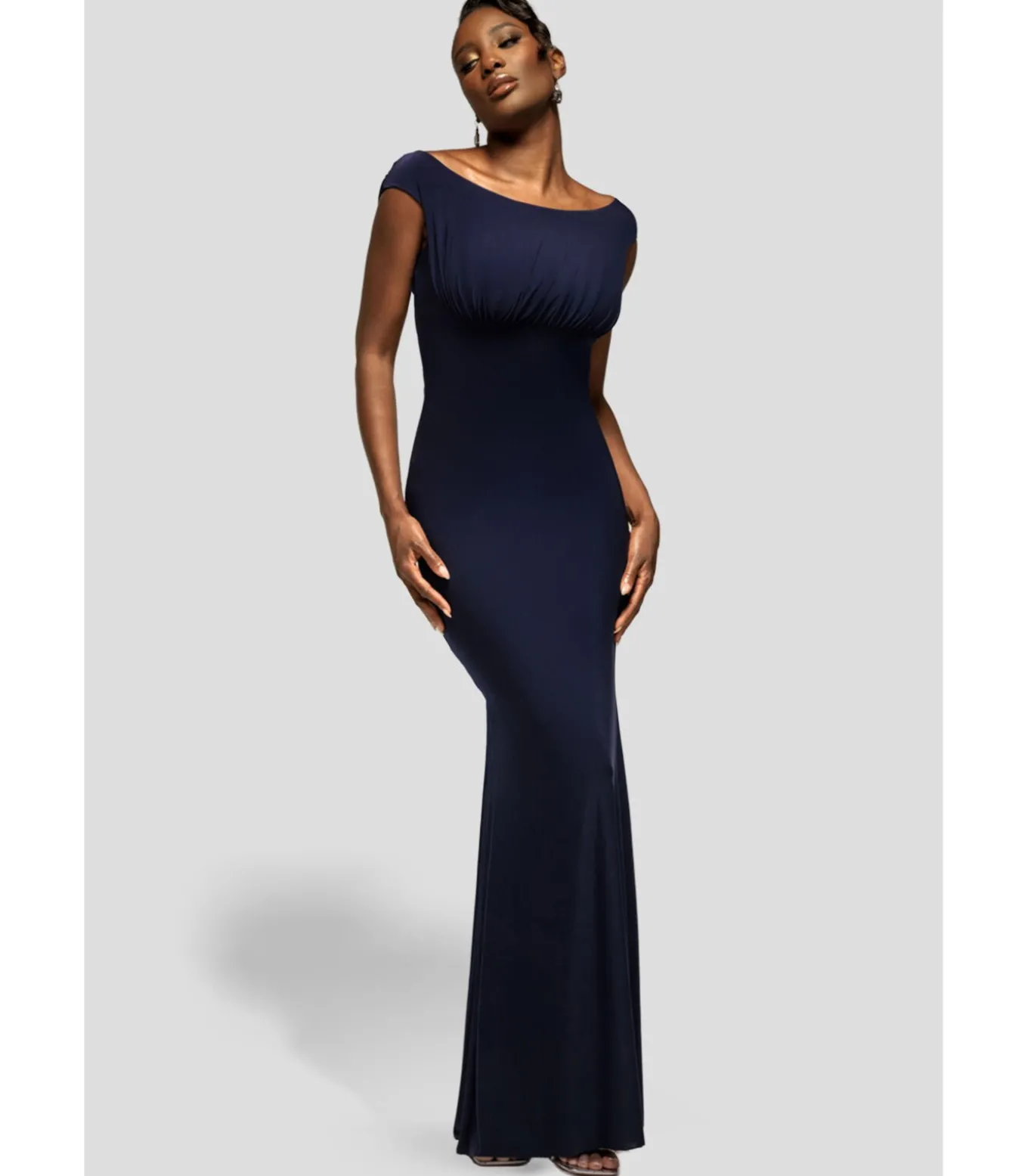 Maxi-jurk “Open Back Cowl Neck Gathered Maxi Dress With Velvet Tie Back”