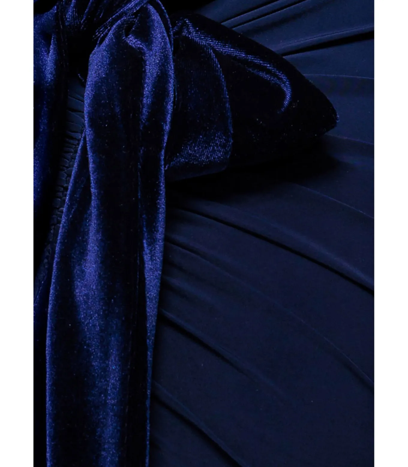 Maxi-jurk “Open Back Cowl Neck Gathered Maxi Dress With Velvet Tie Back”