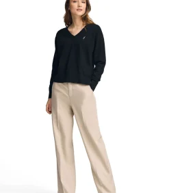 Pack van twee damestruien van wolmix in zwart en gemêleerd roze met V-hals en geborduurd Rigby Go-logo