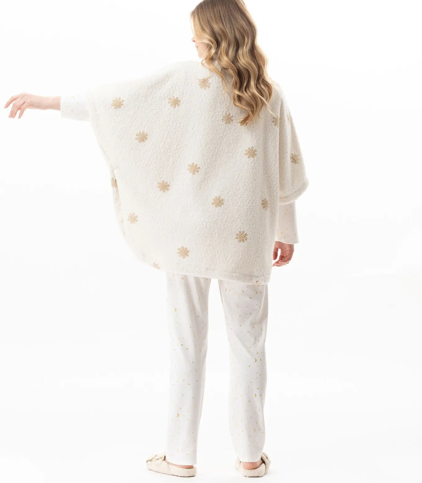 Poncho met knopen en motief ESSENTIEL 178
