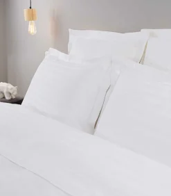 Set van 2 luxe gestreepte kussenslopen in Wit katoensatijn 65x65 cm