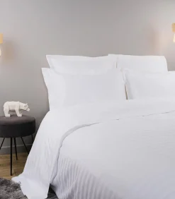 Set van 2 luxe gestreepte kussenslopen in Wit katoensatijn 65x65 cm