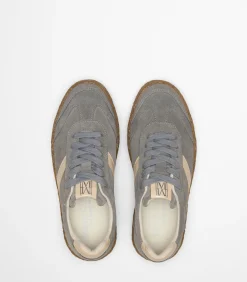 Sneaker model Cortney