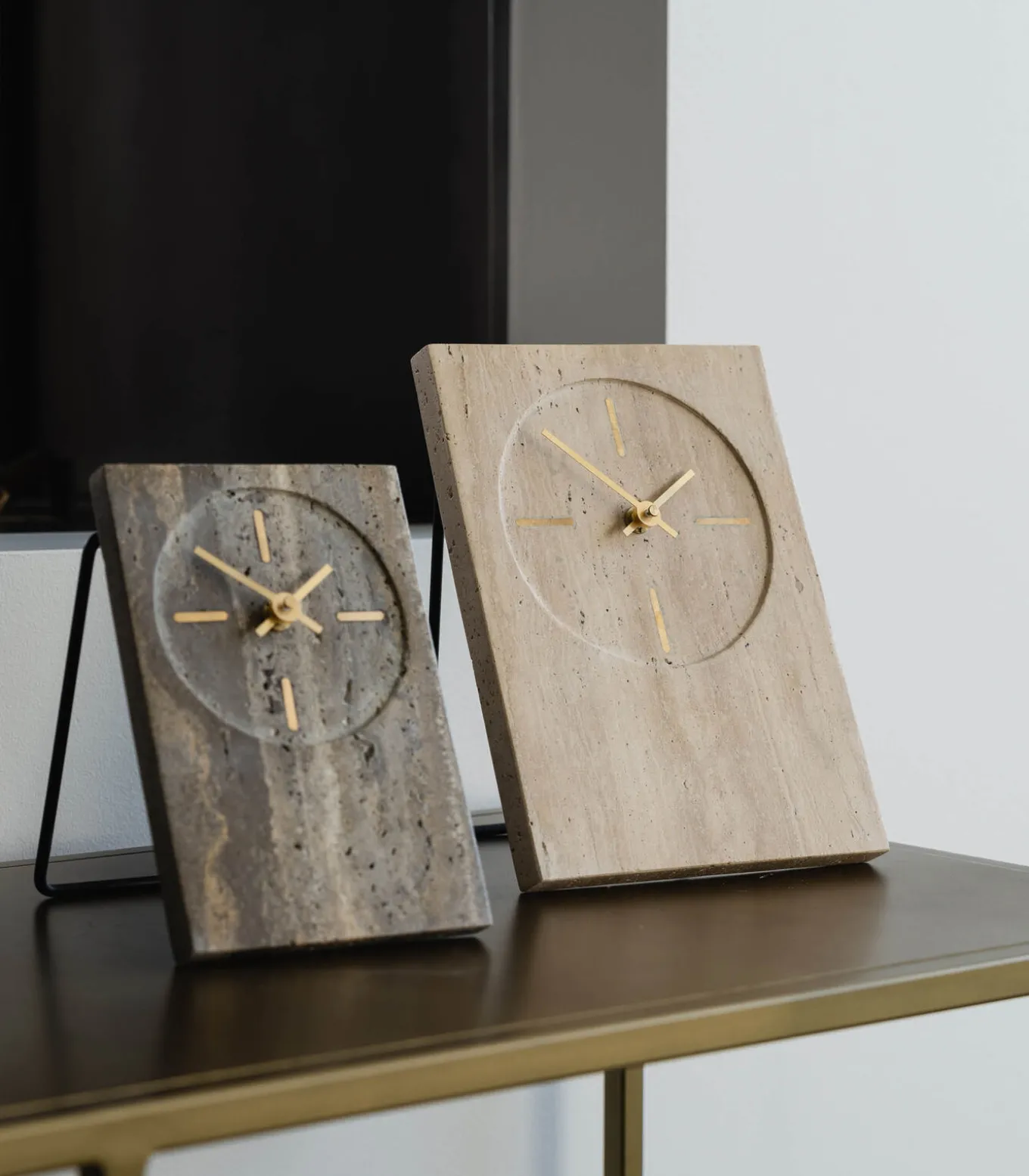 Tafelklok 16xH23,5cm travertijn beige Zone