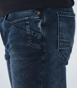Tapered fit jeans