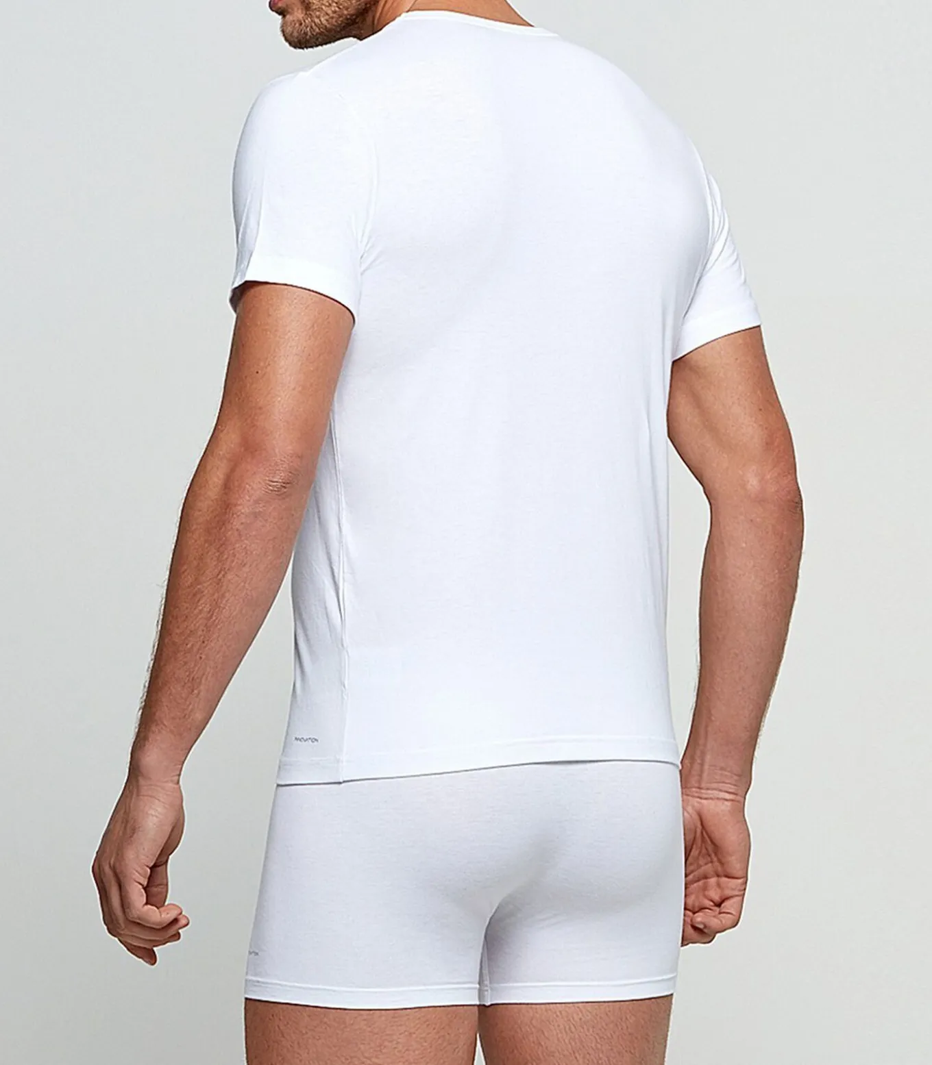 T-shirt met V-hals met innovatieve temperatuurregeling