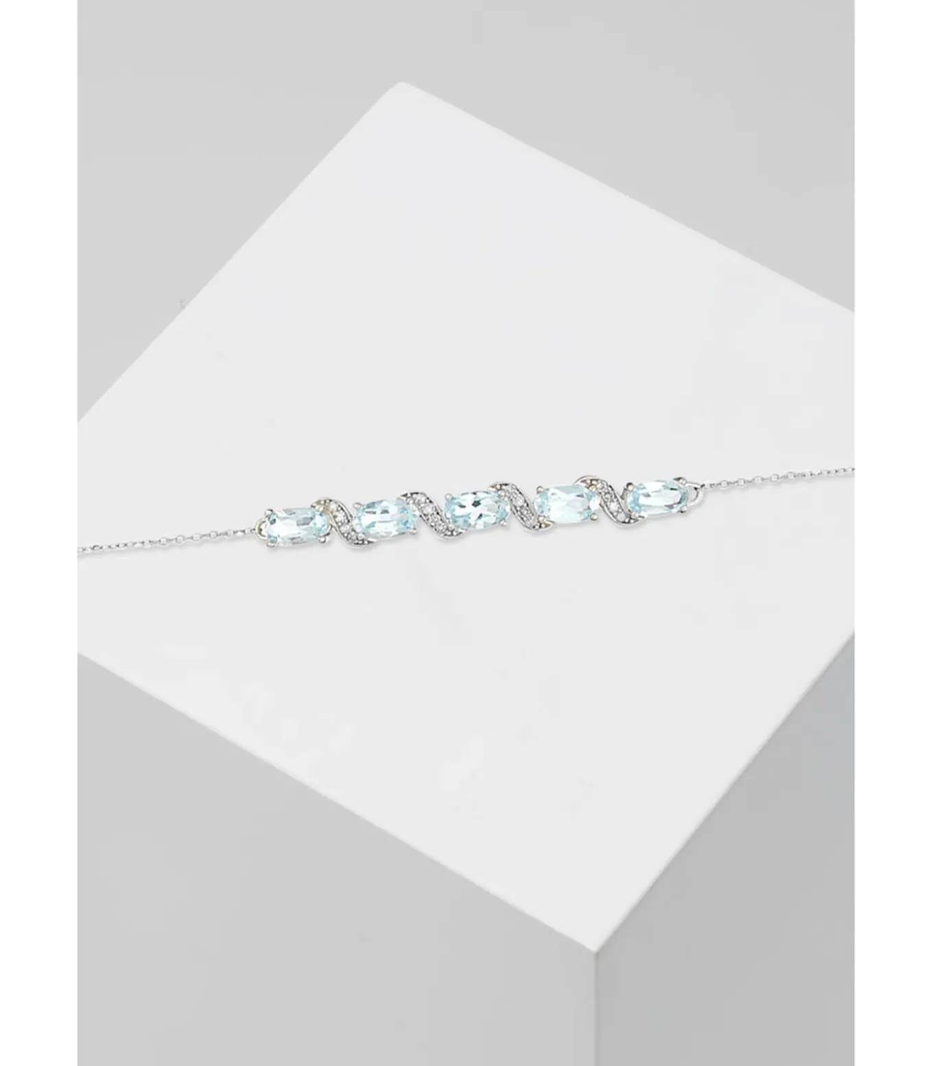 Witgouden armband met diamanten en topaas