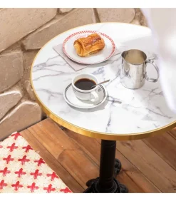 Witmarmeren terrastafel en 2 rode stoelen set