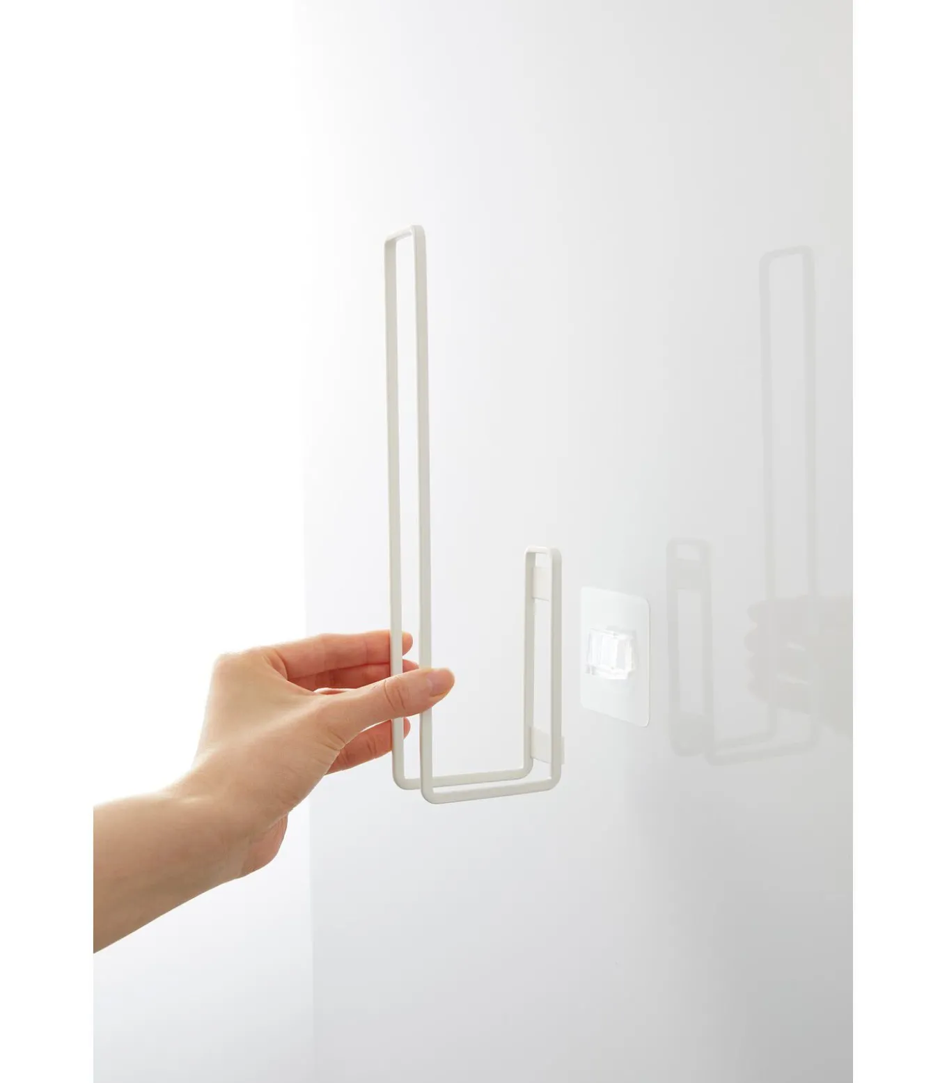 Zelfklevende WC Rolhouder - Tower - Wit