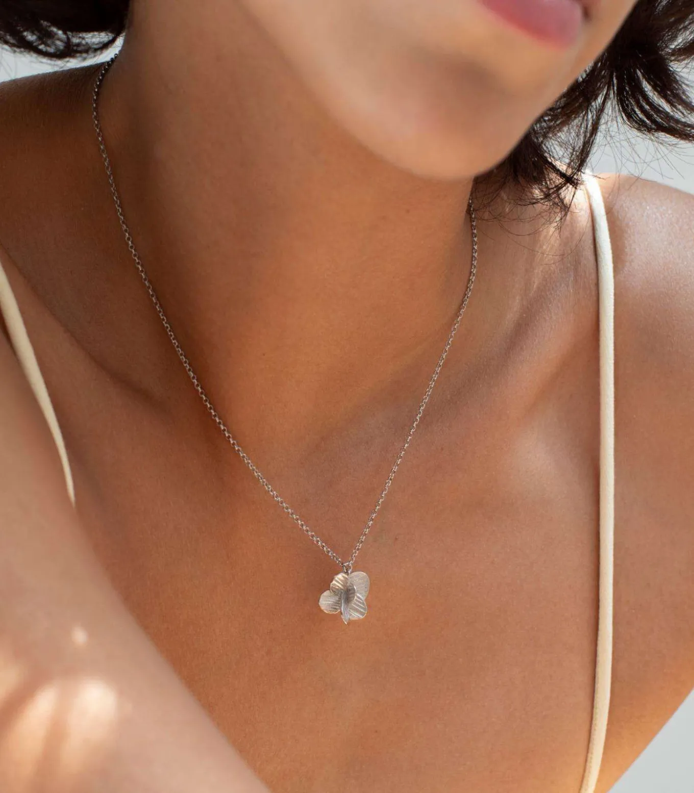 Zilveren ketting Pampalonia met bloemhanger