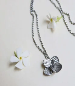 Zilveren ketting Pampalonia met bloemhanger