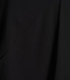 Zwarte asymmetrische rok tot halverwege de lengte