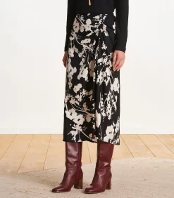 Zwarte lange rok met gedrapeerde split