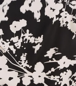 Zwarte lange rok met gedrapeerde split